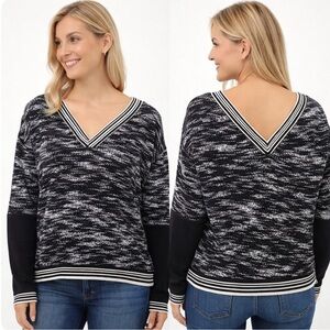 Gray State Chelsea‎ Sweater NWT Women’s Size 0 Black White V-Neck  MSRP $175